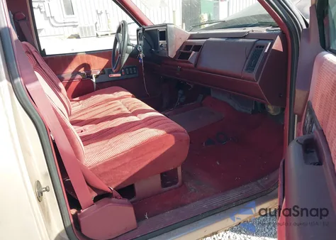 1992 GMC Sierra K1500 z USA, uszkodzony, nr VIN 1GTEK14H8NZ533576